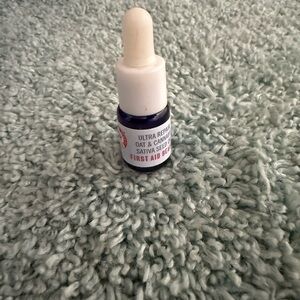 First Aid Beauty Oat & Cannabis Sativa Seed Oil - Blue and White